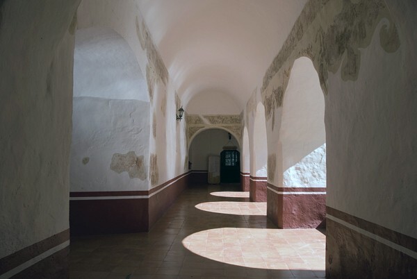 Lower cloister walk - Santiago el Mayor