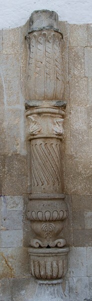 Santiago, façade, main portal,  right pillar - Santiago Undameo, Michoacán
