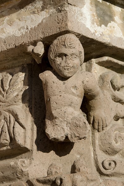 Façade portal, pillar impost - San Jerónimo