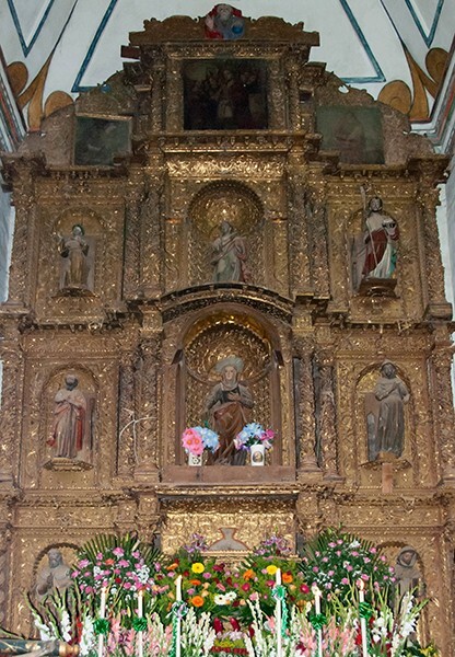 Right transept altar - Santa Ana, high & nave altars
