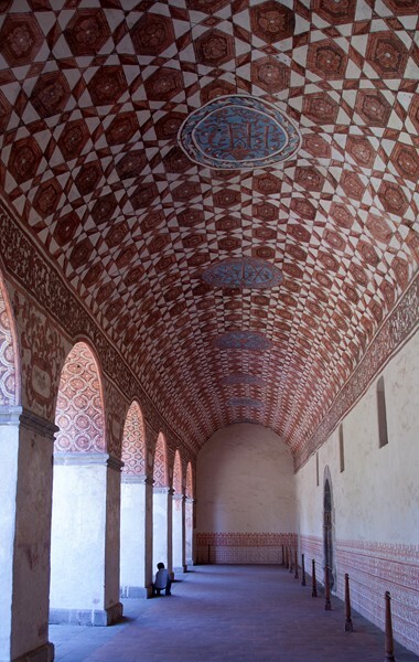 El Divino Señor, portería, barrel vault with painted coffering - El Divino Señor, façade, portería, N door, nave & atrial wall cross