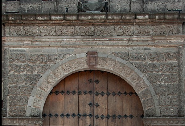 Façade portal archivolt & spandrels - Iglesia Sanctorum