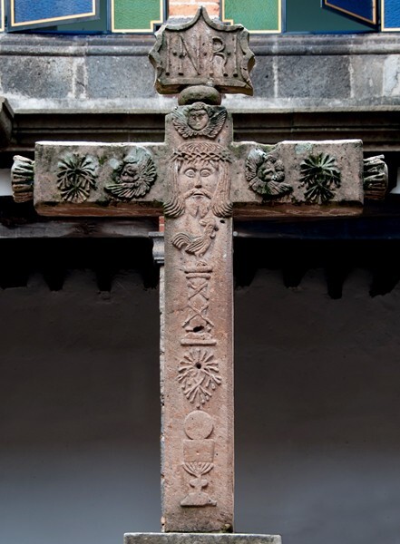 Cloister cross, front - SS Pedro y Pablo