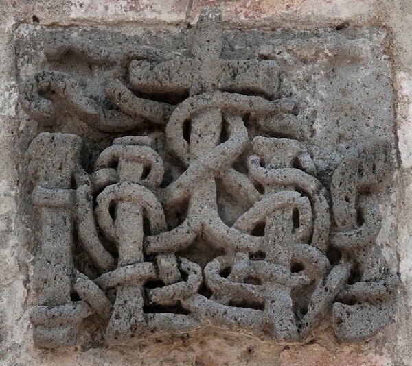 Stump relief, Christogram - San Juan Bautista, atrial cross