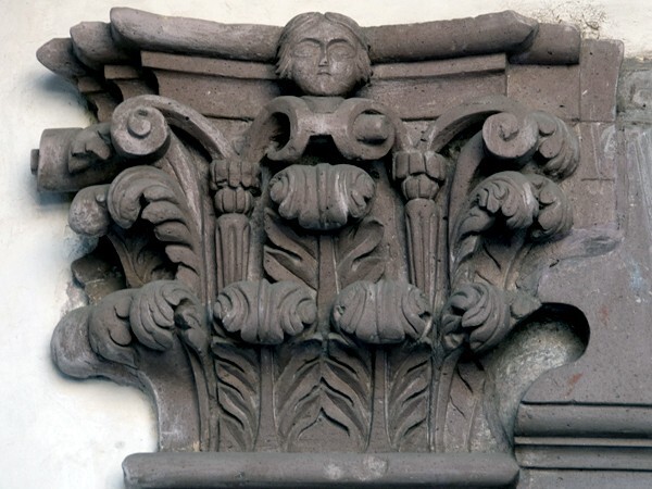 Lower cloister walk, portal capital - Santiago