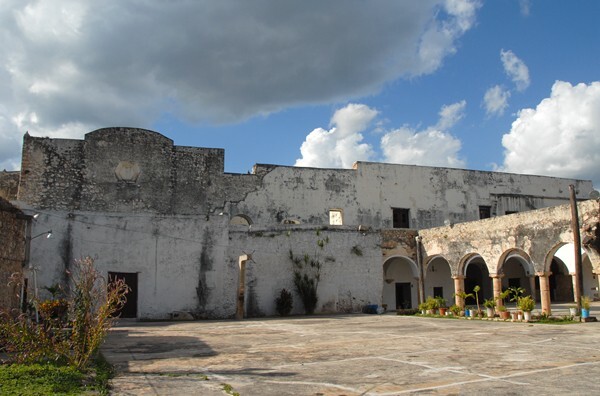 San Juan Bautista, cloister arches & exterior nave - Tekax, Yucatán