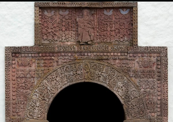 Façade portal & entrablature - Santiago Apóstol