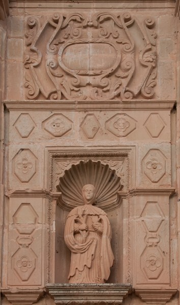 Façade, lower tier niche (left) - Façade & Capilla Abierta
