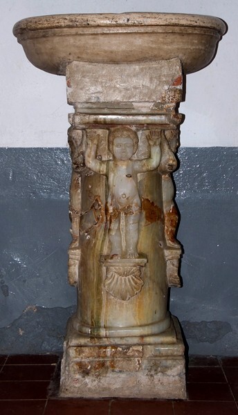 Baptismal font - Capilla del Señor de la Presa