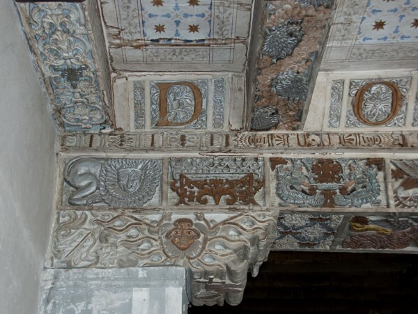 Los Santos Reyes, sotocoro, zapata & beam - Los Santos Reyes, façade, nave & sotocoro