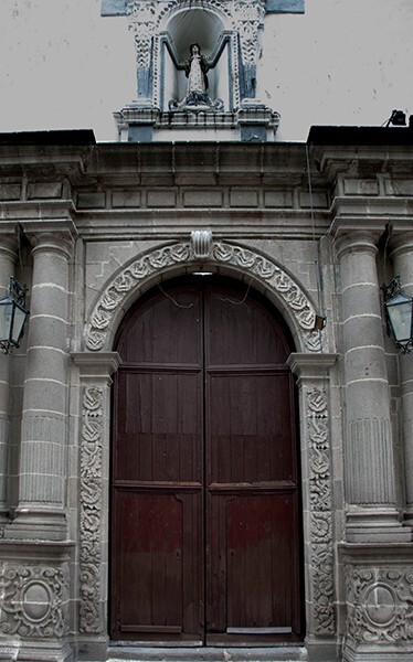Main portal & sculpture niche - Santa Inés