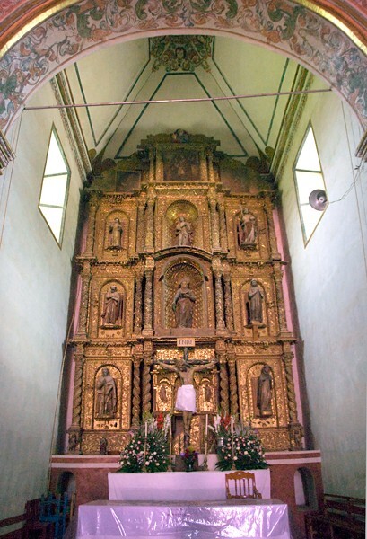 High altar & chancel arch - Santa Ana, high & nave altars