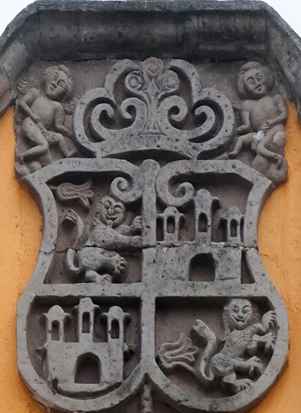 San Mateo, façade gable escutcheon - Chignautla, Puebla