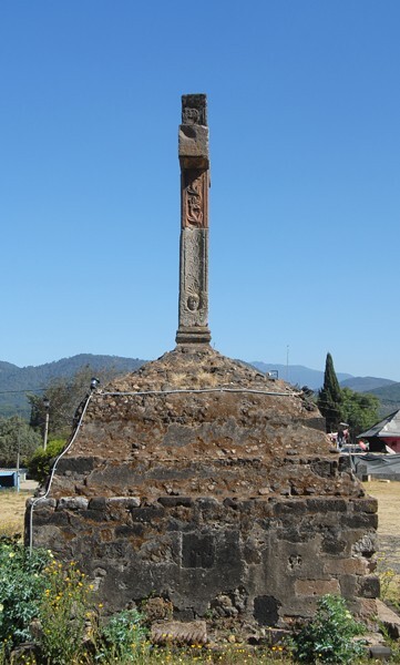 Atrial cross, side view - Santa Ana