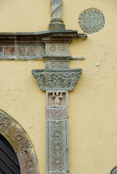 San Jerónimo, façade portal, right pillar, cornice, impost & roundel - Amanalco de Becerra, México