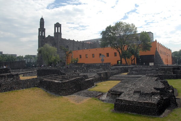 Façade, convento & atrio - Santiago
