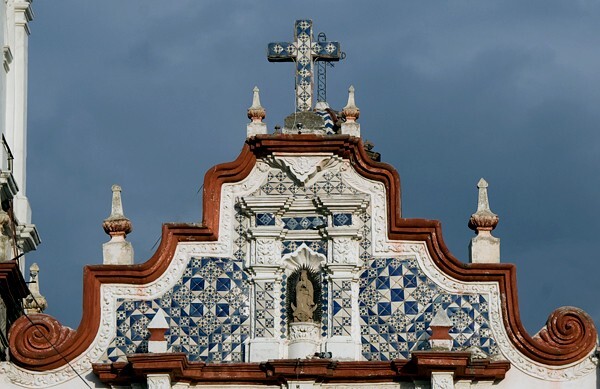 San Esteban, façade gable & roof cross - Axapusco, México