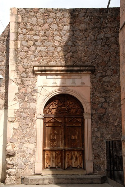 San Juan Bautista, San Miguel Arcángel, lateral portal - Victoria, Guanajuato