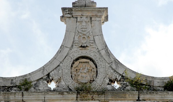 Façade, roof crest - Capilla Abierta (called La Purísima Concepción)