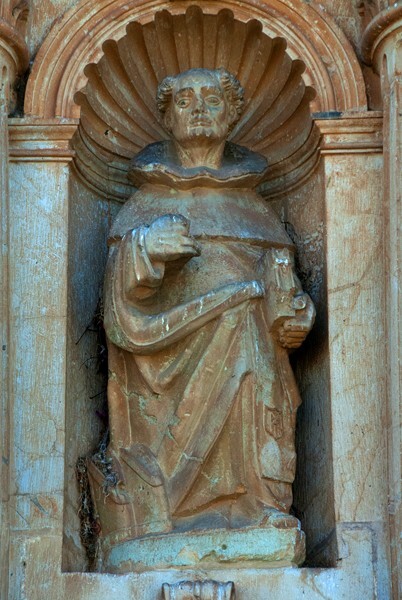 Façade, first tier top sculpture niche right, St. Raymond of Penafort - Façade