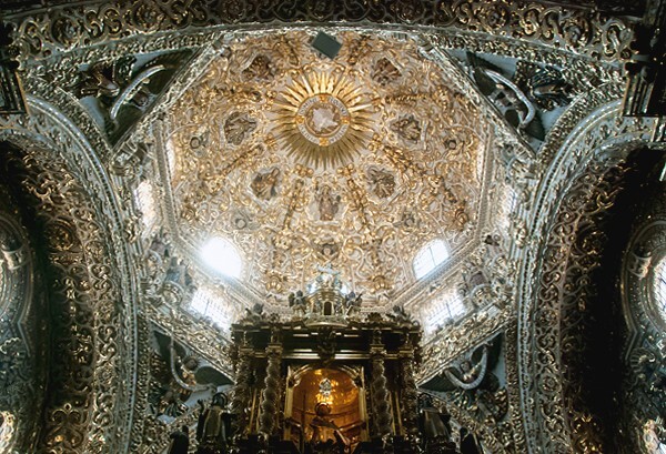 Cupola & sanctuary baldachin - Capilla del Rosario