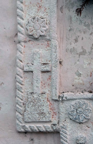Façade alfiz detail (left) - San Antonio de Padua
