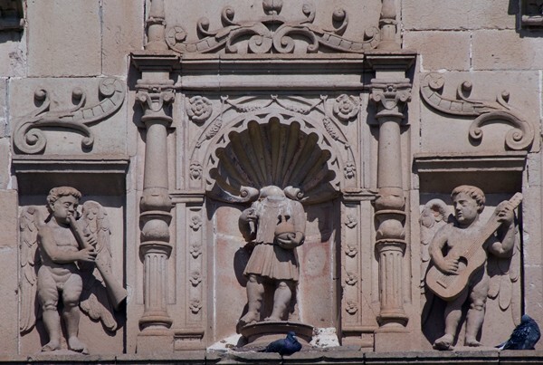 Façade frieze, Christ & musical cherubs - San Agustín, façade
