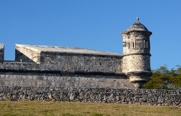 Fuerte de San Miguel, bastion & sentry box - Fuerte de San Miguel