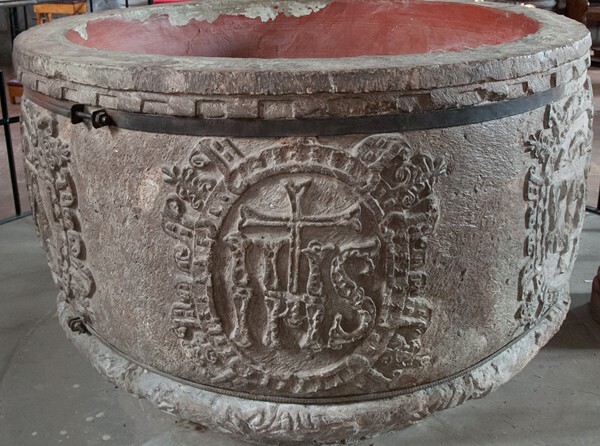 Baptismal font - SS Pedro y Pablo
