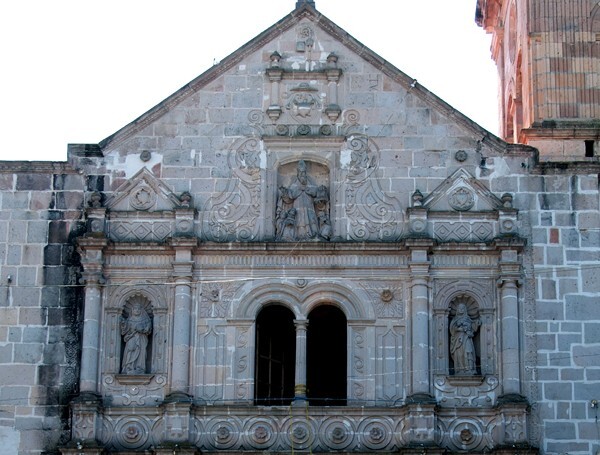 Second tier & gable - San Miguel Arcángel, façade & portería
