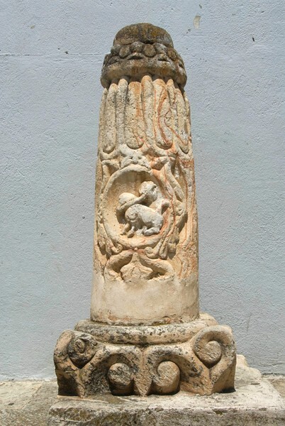 Santo Domingo, finial with Dominican dog - Ocotlán de Morelos, Oaxaca