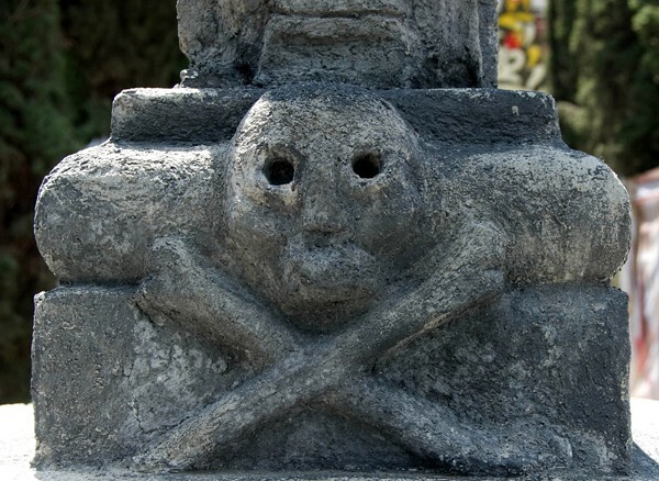 Front base, skull & crossbones - Atrial Cross