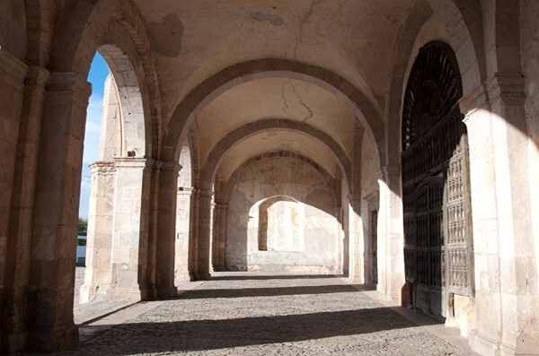 Portería, barrel vault - San Pablo, façade, portería & convento