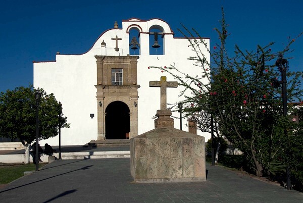 Santiago Apóstol, façade & atrial cross - Jalisco
