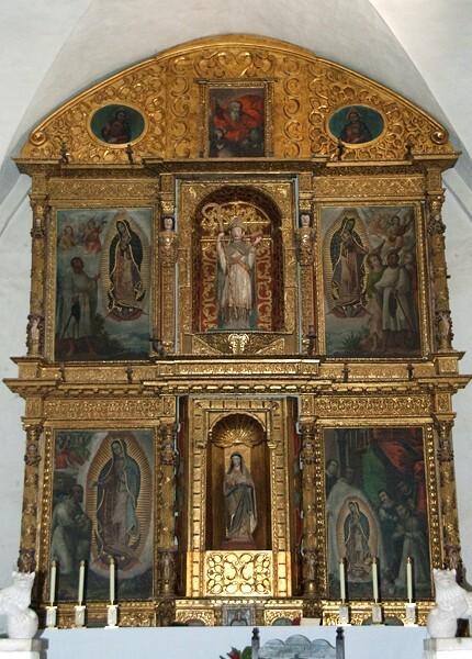 San Nicolás de Bari, high altar - Oxtotipac, México