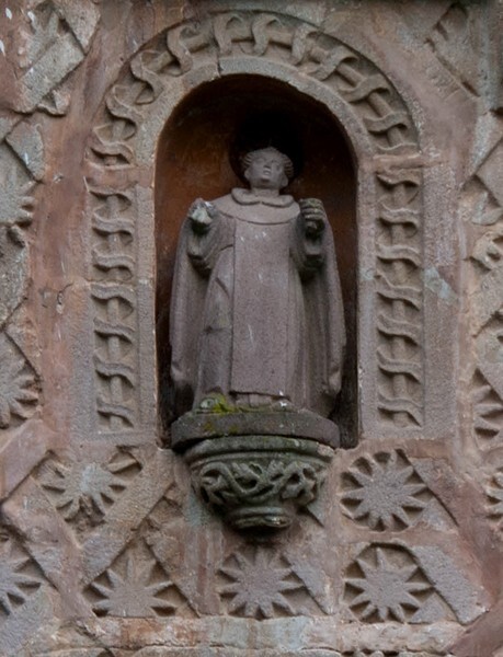 Façade portal, alfiz detail, sculpture niche - San Vicente Ferrer