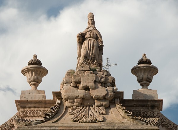 Foof sculpture & finials - San Francisco
