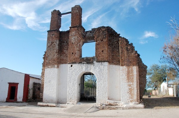 La Purísima Concepción, façade & bell-tower ruins - Movas, Sonora