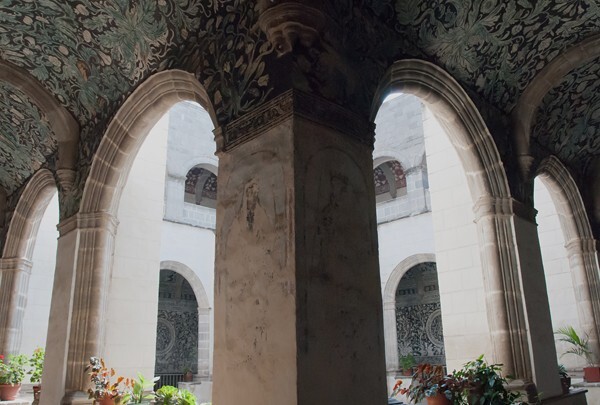 El Divino Señor, lower cloister pillars - El Divino Señor, lower cloister ambulatory murals