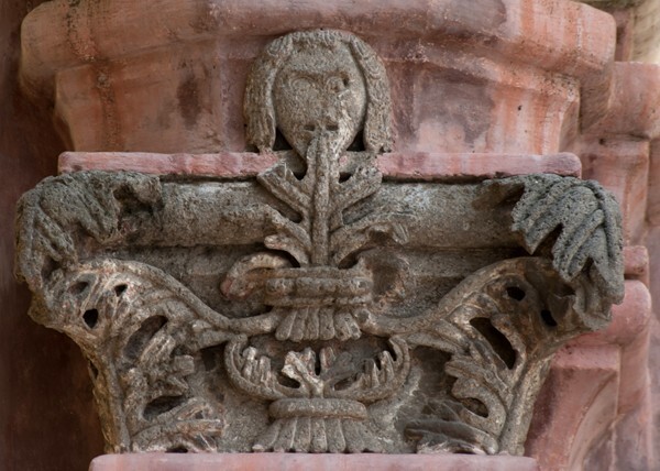 San Francisco, porciúncula door, pilaster capital (right) - San Francisco