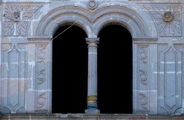 Ajimez - San Miguel Arcángel, façade & portería