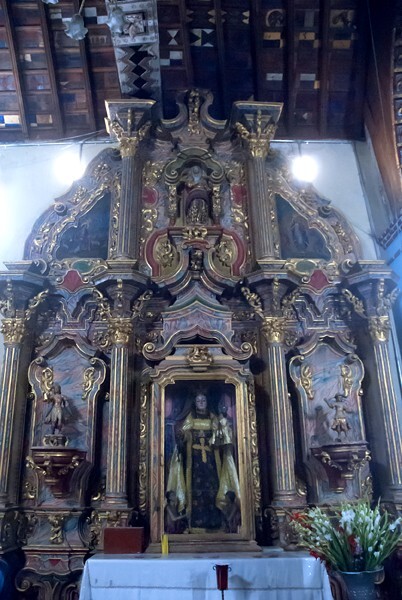 San Baltazar, nave Nuestra Señora del Carmen altar - Yatzaachi el Alto, Oaxaca