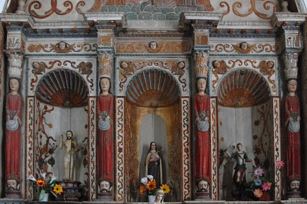 SS Pedro y Pablo, nave Santa Teresita de Niño Jesús altar detail - Teabo, Yucatán