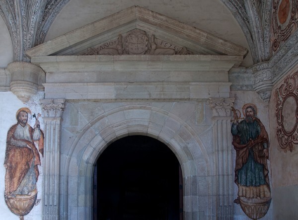 Portería, cloister portal with murals of SS Peter & Paul - Santo Domingo