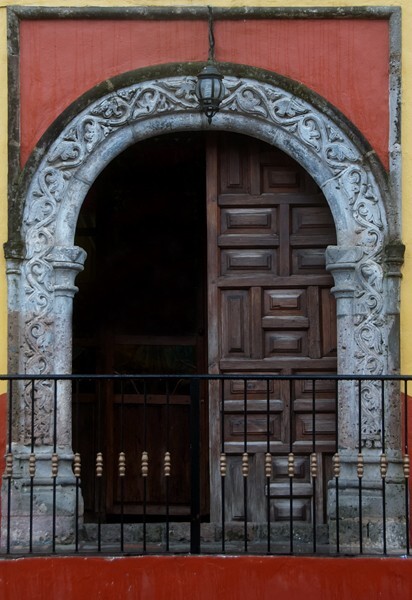 Santa María, rear portal - Tlatlauquitepec, Puebla