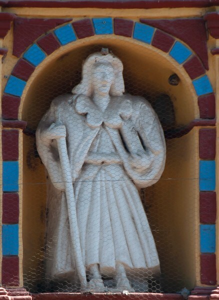 Façade sculpture niche - Santiago el Mayor