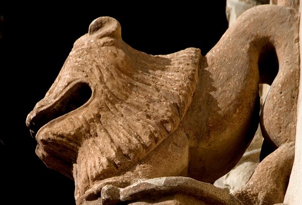 Main portal, pillar finial, lateral view - Casa de la Sirena