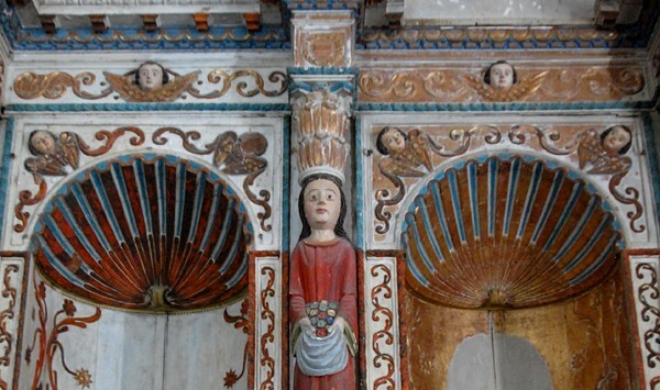 SS Pedro y Pablo, nave Santa Teresita de Niño Jesús altar detail - Teabo, Yucatán