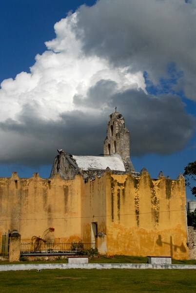 Santiago, apse & rear espadaña - Chicxulub Pueblo, Yucatán