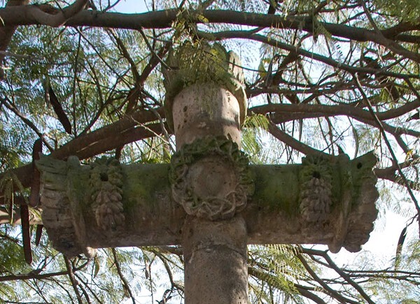 Atrial cross, front crossing - Hospital Chapel